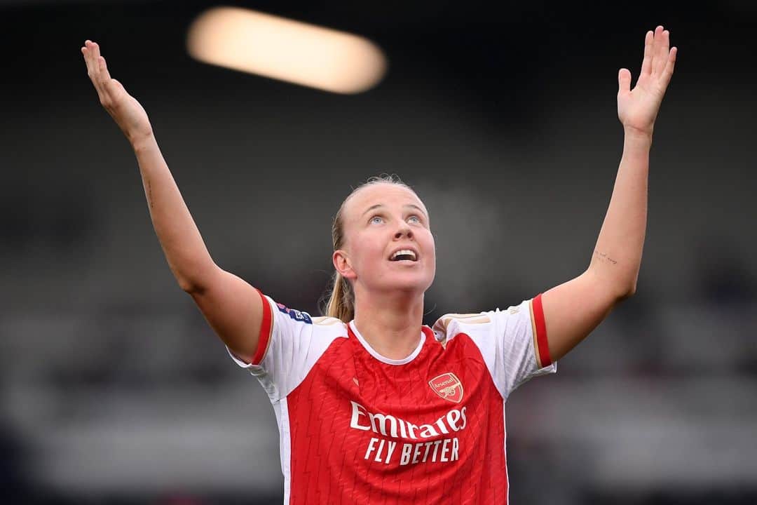 Arsenal Ladiesのインスタグラム：「You deserve that, Beth ❤️  A first goal back from injury⚡️」