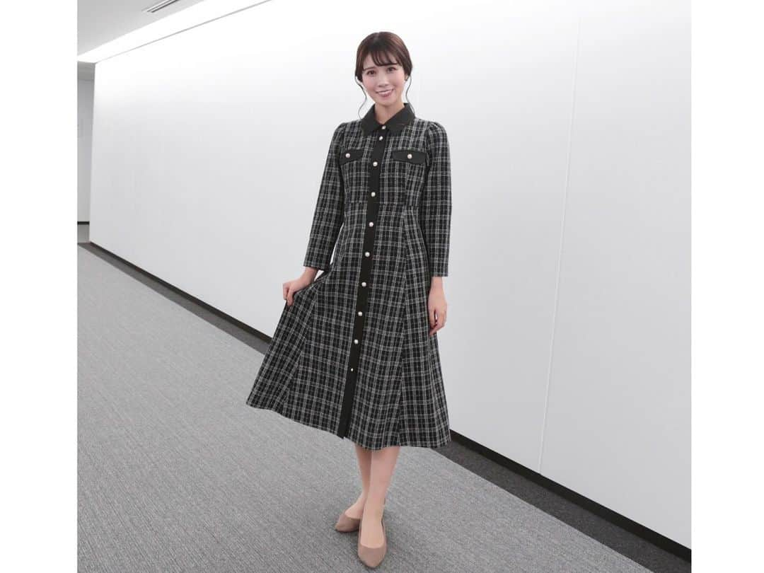 戸北美月さんのインスタグラム写真 - (戸北美月Instagram)「. 今夜も寒いですね…❄︎ わたげさんを左手でなでなでしながら右手でインスタグラムを更新している戸北です🐰左手だけ暖かい…🫳🏻笑  1.2枚目 ワンピース: Swingleさん @swingle_official  イヤリング: troisbijoux&undeuxtroisさん @troisbijoux_undeuxtrois  3.4枚目 トップス、スカート: WILLSELECTIONさん @willselection_official  ピアス: Once upon a timeさん @onceuponatime_aoyama  素敵なお衣装、アクセサリー、スタイリングをありがとうございました☺︎  #ウェザーニュース #ウェザーニュースlive」11月26日 23時41分 - mizuki_tokita