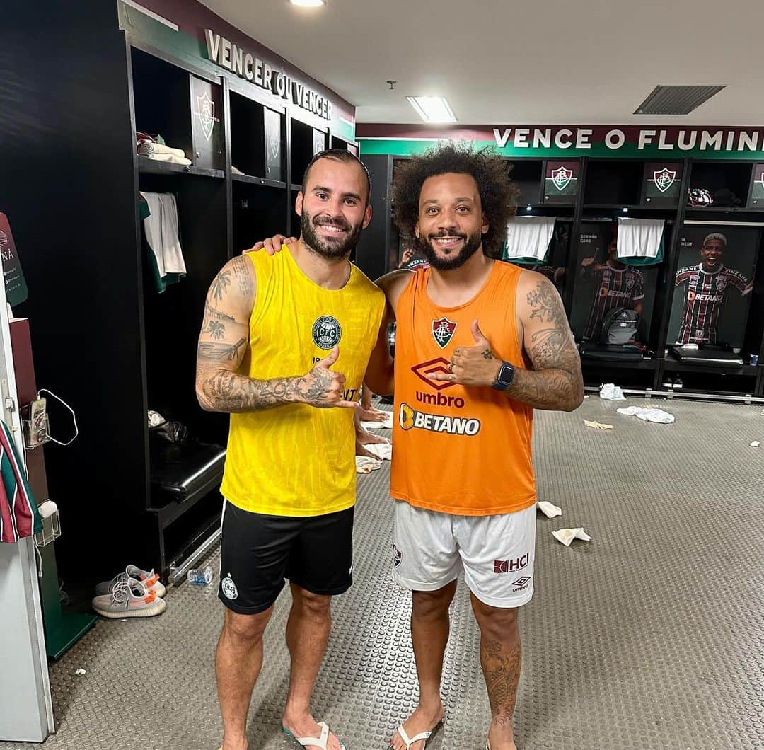 ヘセ・ロドリゲスのインスタグラム：「Siempre es grato reencontrarse a buenos amigos que te da el fútbol, juntos hemos ganado títulos, un placer volver a verte y feliz por tus éxitos , un gran abrazo irmao @marcelotwelve」