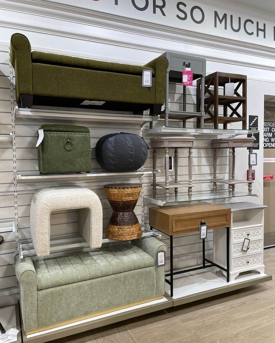 HomeGoodsさんのインスタグラム写真 - (HomeGoodsInstagram)「Black Friday ends, our savings don't! Save everyday on pieces to update your home just in time for the holidays. Pro-tip: ask an associate about same-day delivery for a stress-free holiday.」11月27日 0時00分 - homegoods