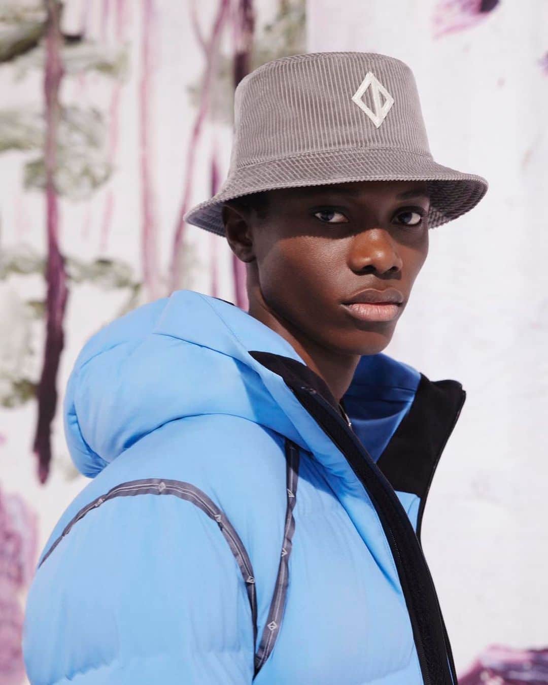 クリスチャンディオールのインスタグラム：「Get set for the ski season with #DiorSki capsule from #DiorSpring24 by @MrKimJones, showcasing a selection of retro pieces with bold punkish motifs elaborated in collaboration with @PeterDoig, including wrap-around knits adorned with prints specially conceived by the artist for Dior. The range is available to discover in Dior boutiques and on our website.  © @Jackie_Nickerson」