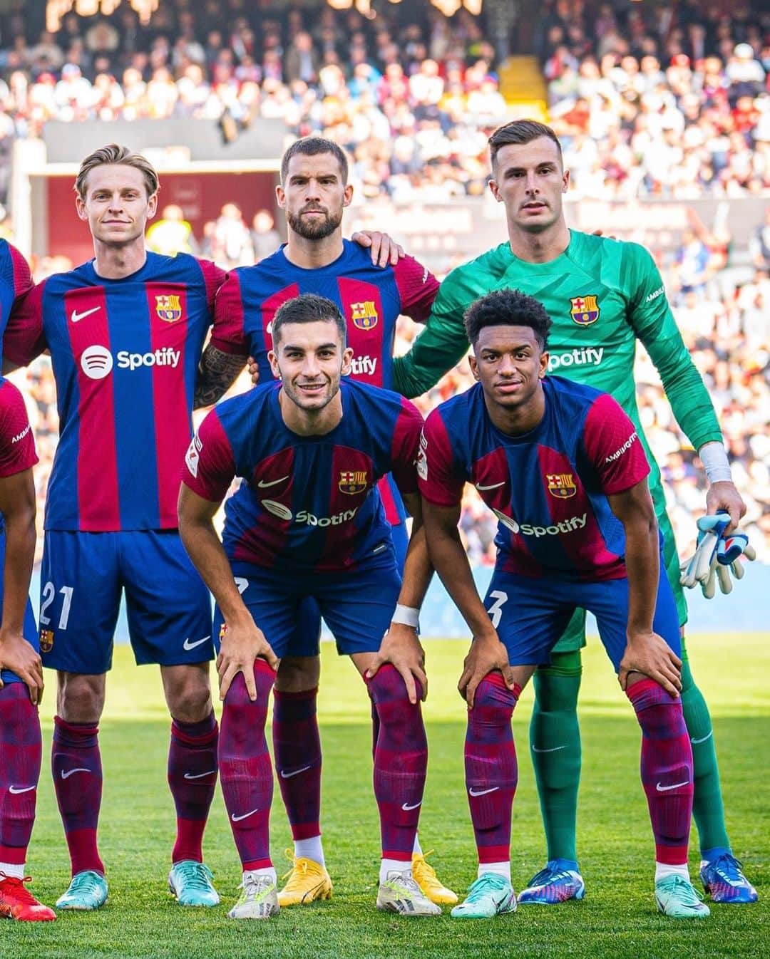 FCバルセロナさんのインスタグラム写真 - (FCバルセロナInstagram)「❤️ Like if you know why we're lined up like this.」11月26日 23時54分 - fcbarcelona