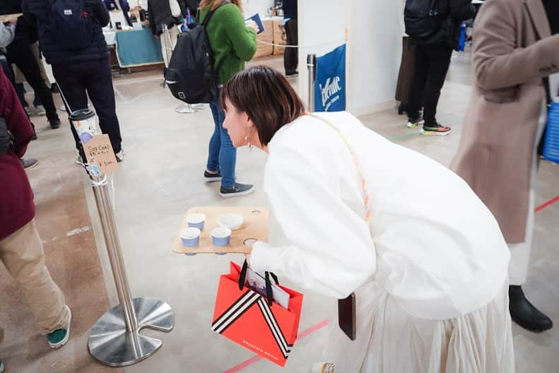 搗宮姫奈さんのインスタグラム写真 - (搗宮姫奈Instagram)「YOKOHAMA COFFEE FESTIVALに参戦！！  コーヒー沢山飲んで、コーヒー好きな人に沢山あって、最高に楽しい1日でした😇  新しいコーヒーとの出会いに大興奮してルンルンで帰ろうと思ったら 前職で一緒に働いていたなみちゃん（ @_nami.o32_ ）発見してもうさらにルンルンで帰ってきた！😂✨✨  とってもお世話になったLAND MADE（ @landmade_coffee ）の上野さん（ @masatouenocoffee ）がいらっしゃっている昨日いきたかったのですが撮影で行けず残念🥹🥹🥹  また神戸に行かなければ！  こういうコーヒーのイベントにもっといくぞー😳  #ひめ旅日記 #ひめカフェ巡り  #コーヒータイム #コーヒースタンド #コーヒー好き #コーヒー豆  #coffee #cafe #coffeetime #cafetime #tokyocafe」11月26日 23時57分 - himenachaaaaan