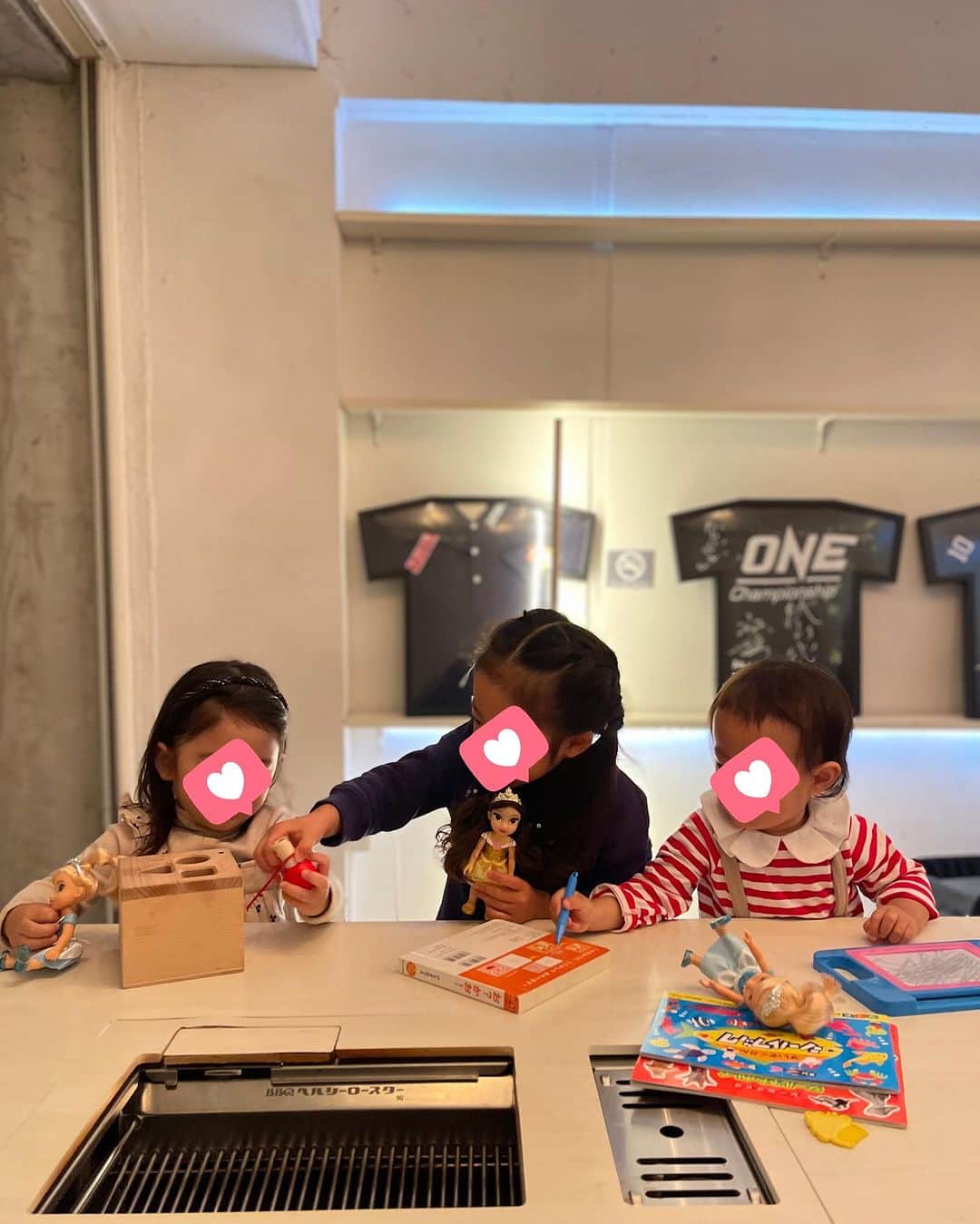木本泉のインスタグラム：「- 女子率高い焼肉会🐮  高校生、中学生、年中さん、2歳児、1歳児 みんな可愛い❤️  賑やかなご飯😍  #焼肉#参宮橋焼肉」