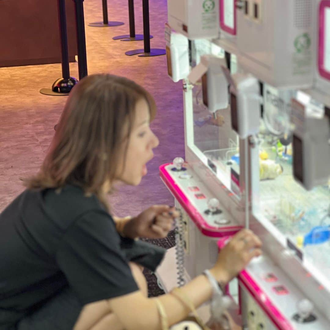 原望奈美さんのインスタグラム写真 - (原望奈美Instagram)「ド #時差投稿 👾🤖👾🤖⁣ ⁣ ⁣かわちぃかわちぃかわちぃかわ！ 愛しのラッコ先生〜🩷🦦 ⁣ ⁣わたしの心の師匠よ💋 ⁣ ⁣ ⁣それとハギワギさん取りました💙(ハギーワギー) ハギワギは時々お目にかかるんだけど キシミシちゃん見ないな...  ⁣ ⁣ ⁣#ちいかわ #ちいかわラッコさん #ちいかわラッコ先生 #ラッコ先生 #むしろ #ラッコ師匠 #ゲーセン #ufoキャッチャー #ポピープレイタイム #ハギーワギー #poppyplaytime #huggywuggy #tokyotravel #fashion #fendi #ootdfashion #instadaily #instafashion #dailylook #도쿄 #도쿄여행 #오오티디 #데일리록 #데이트 #전신샷 #일상기록 #셀카놀이 #좋아요그램 #여행스타그램  ⁣ ⁣ ⁣ ⁣ ⁣ ⁣ ⁣ ⁣ ⁣ ⁣ ⁣ ⁣ ⁣ ⁣ ⁣ ⁣」11月26日 23時58分 - vo_nozomi