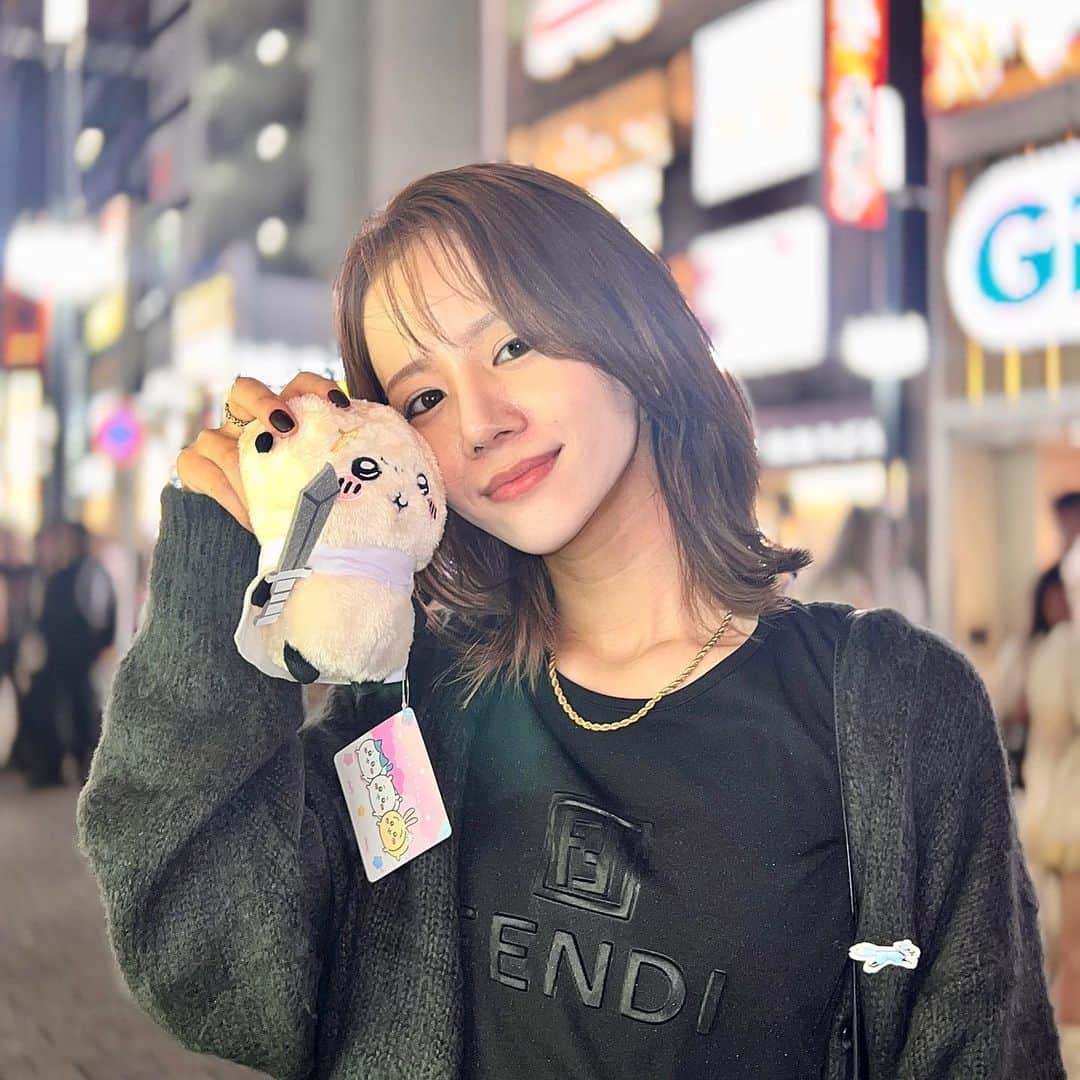 原望奈美のインスタグラム：「ド #時差投稿 👾🤖👾🤖⁣ ⁣ ⁣かわちぃかわちぃかわちぃかわ！ 愛しのラッコ先生〜🩷🦦 ⁣ ⁣わたしの心の師匠よ💋 ⁣ ⁣ ⁣それとハギワギさん取りました💙(ハギーワギー) ハギワギは時々お目にかかるんだけど キシミシちゃん見ないな...  ⁣ ⁣ ⁣#ちいかわ #ちいかわラッコさん #ちいかわラッコ先生 #ラッコ先生 #むしろ #ラッコ師匠 #ゲーセン #ufoキャッチャー #ポピープレイタイム #ハギーワギー #poppyplaytime #huggywuggy #tokyotravel #fashion #fendi #ootdfashion #instadaily #instafashion #dailylook #도쿄 #도쿄여행 #오오티디 #데일리록 #데이트 #전신샷 #일상기록 #셀카놀이 #좋아요그램 #여행스타그램  ⁣ ⁣ ⁣ ⁣ ⁣ ⁣ ⁣ ⁣ ⁣ ⁣ ⁣ ⁣ ⁣ ⁣ ⁣ ⁣」