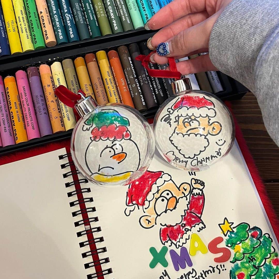 Pirakoのインスタグラム：「福岡イベントガチャの当たり！ 手書きイラストオーナメントにしました！🎄❤️ 今回は4つ入ります！！当ててツリーに飾ってね😘」