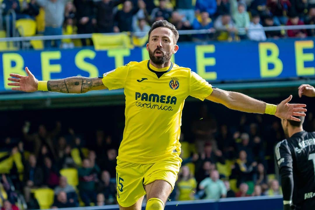 ビジャレアルCFのインスタグラム：「El 𝐂𝐎𝐌𝐀𝐍𝐃𝐀𝐍𝐓𝐄 🫡  @morales19jose ha marcado hoy su primer 'hat-trick' en @laliga     #VillarrealOsasuna」