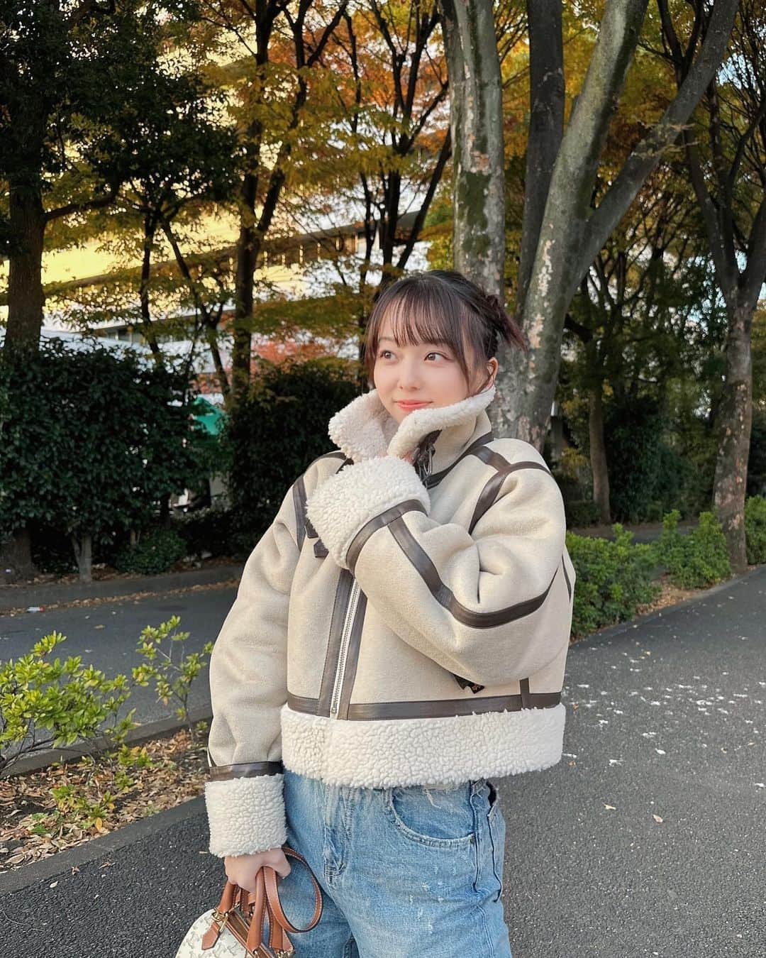 西田ひらりさんのインスタグラム写真 - (西田ひらりInstagram)「秋通り越して冬ですね🍂 このひんやりする季節めっちゃ好きなのです♡  この日のコーデお気に入り✊ デニムは @blackbymoussy_official の展示会で注文したもの！ 形が絶妙でめちゃくちゃかわいいのっ」11月27日 0時07分 - hirari_nishida