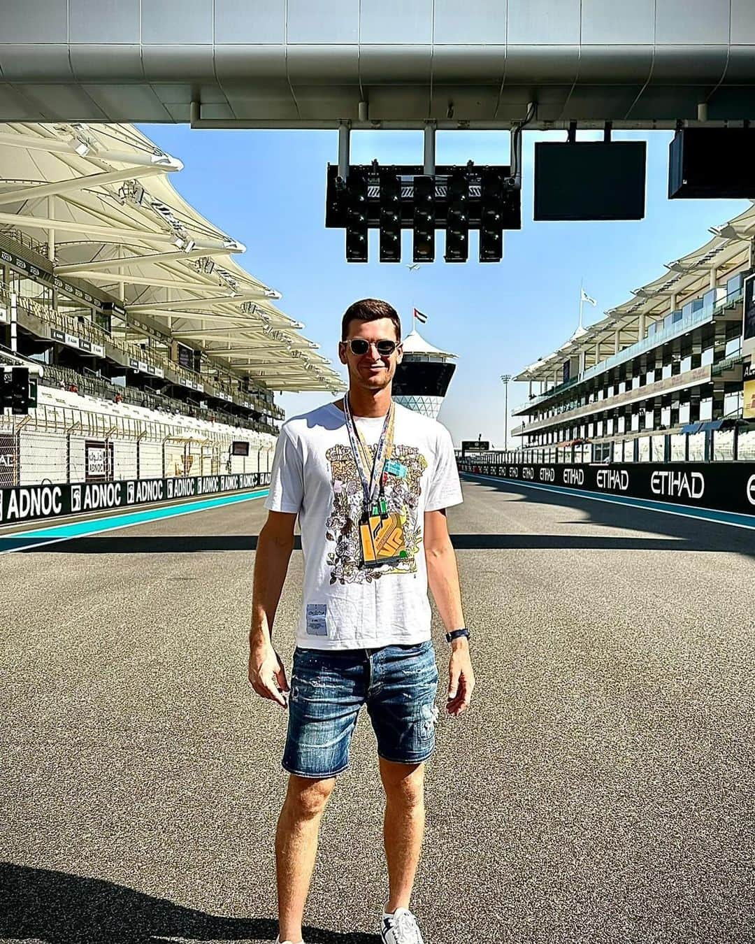 フベルト・フルカチュのインスタグラム：「What an experience -  @f1 final in #abudhabi 😎🏎️」