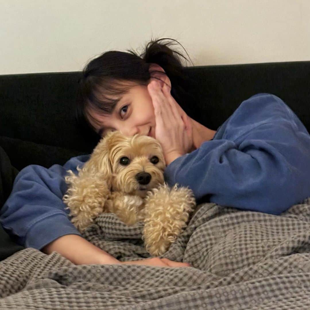 カン・ビョルのインスタグラム：「금자랑 금자껌딱지 👻」
