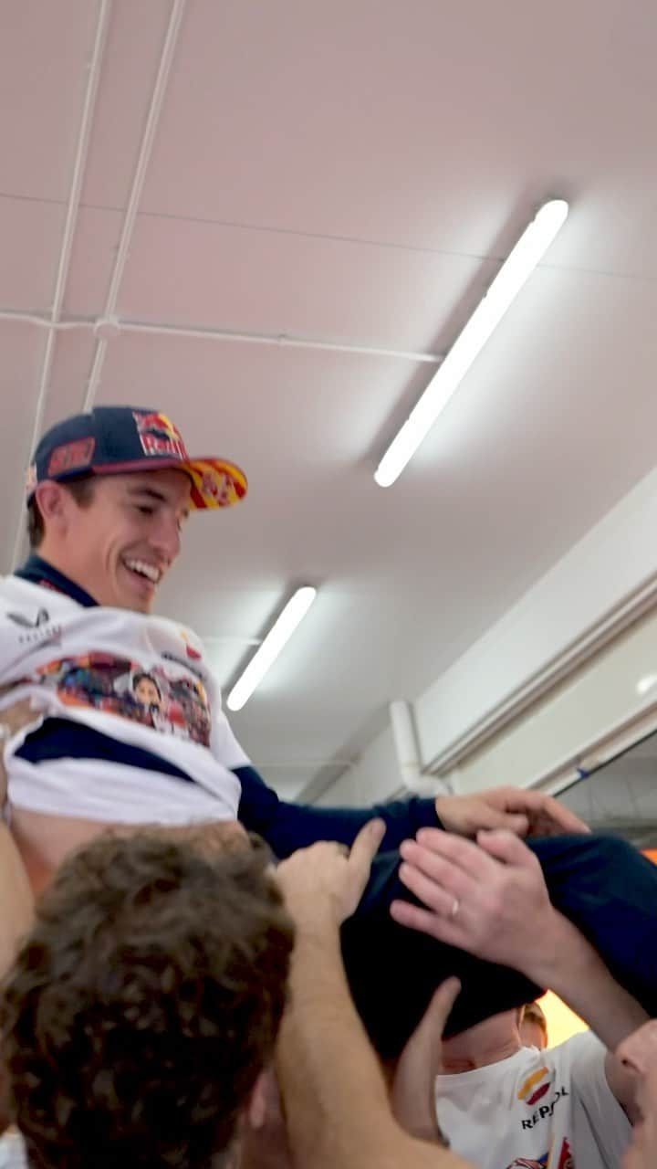 レプソル・ホンダのインスタグラム：「Win. Fall. Rain. Sunshine. Day time. Night time.  At the end of the day, every moment is worth celebrating.  Thanks again for the memories @marcmarquez93 ❤️」