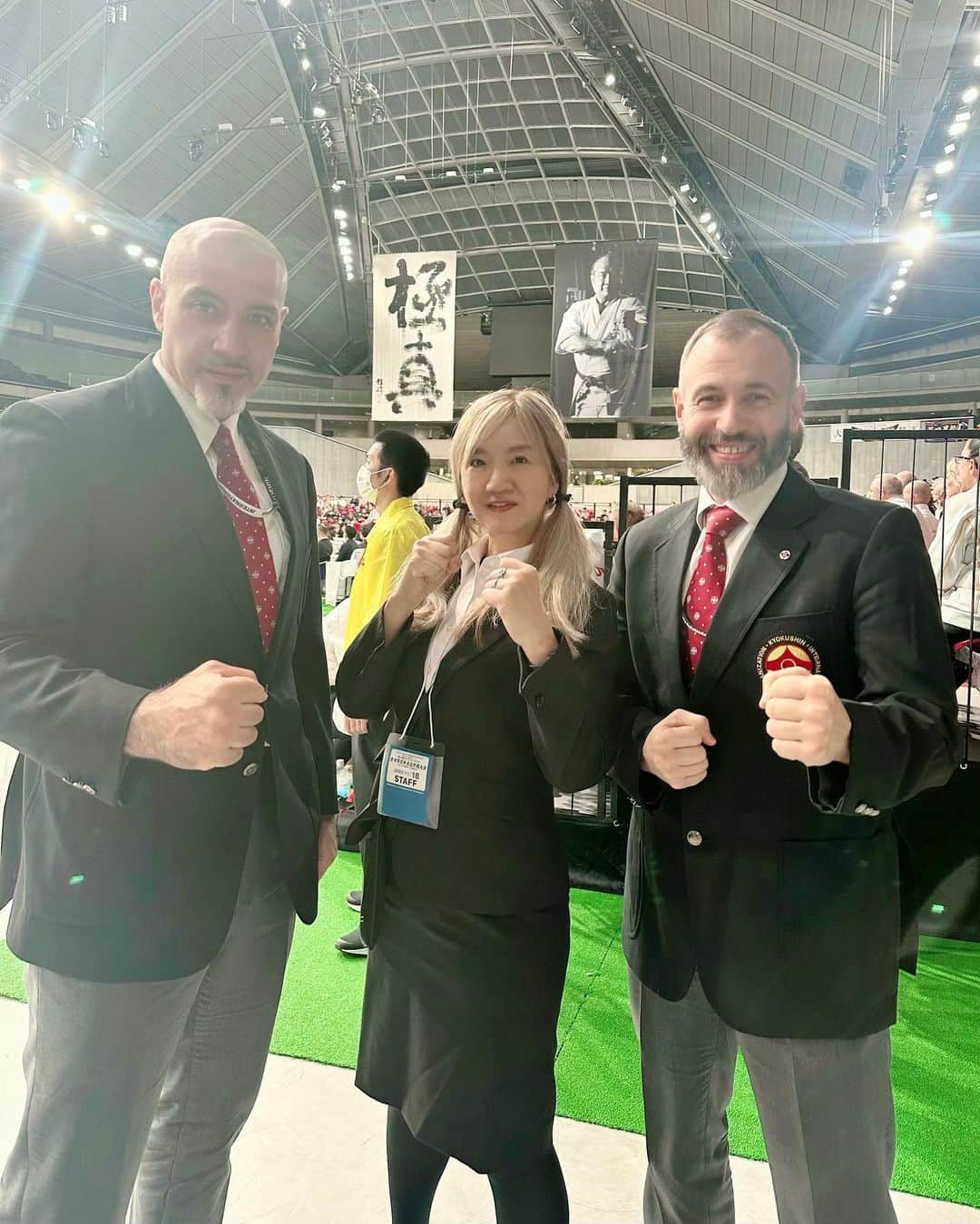 喜国雅彦＆国樹由香さんのインスタグラム写真 - (喜国雅彦＆国樹由香Instagram)「第13回全世界空手道選手権大会が終わって1週間経ちますが、本当に素晴らしい大会でした。  コロナで会えなかった沢山の極真ファミリーの皆さまと、再会を喜び写真撮りまくり。ロシア、アルメニア、ルーマニア、カナダ、オーストラリア、イスラエル等々。試合会場に国境はありません。  幸せな3日間をありがとうございました。押忍！（由）  #the13thworldopenkaratechampionship #kyokushin #karate #kyokushinkaikan #iko #tokyo #japan #極真会館 #東京体育館 #また会える日が待ちきれません #押忍」11月27日 0時16分 - kunikikuni