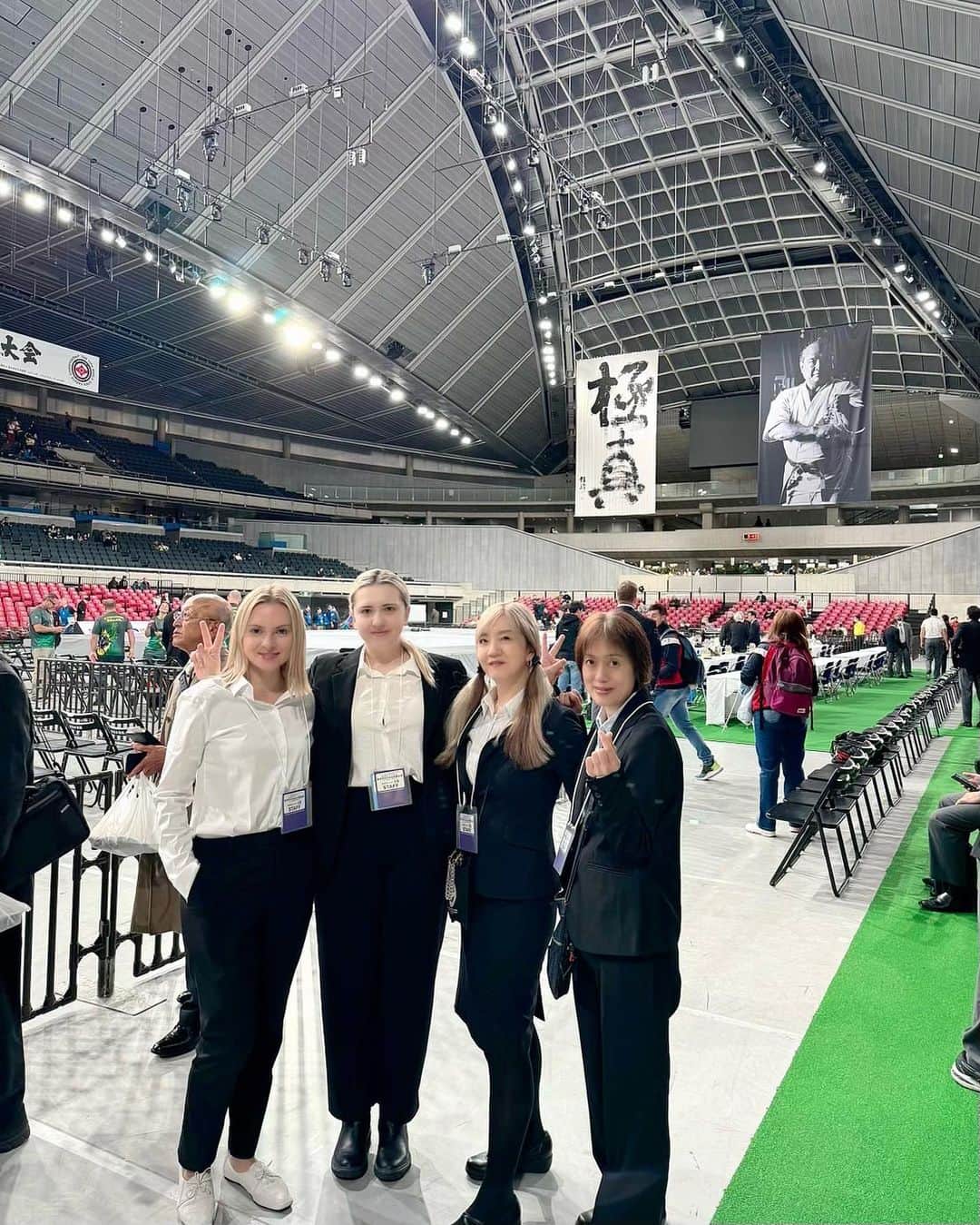 喜国雅彦＆国樹由香さんのインスタグラム写真 - (喜国雅彦＆国樹由香Instagram)「第13回全世界空手道選手権大会が終わって1週間経ちますが、本当に素晴らしい大会でした。  コロナで会えなかった沢山の極真ファミリーの皆さまと、再会を喜び写真撮りまくり。ロシア、アルメニア、ルーマニア、カナダ、オーストラリア、イスラエル等々。試合会場に国境はありません。  幸せな3日間をありがとうございました。押忍！（由）  #the13thworldopenkaratechampionship #kyokushin #karate #kyokushinkaikan #iko #tokyo #japan #極真会館 #東京体育館 #また会える日が待ちきれません #押忍」11月27日 0時16分 - kunikikuni
