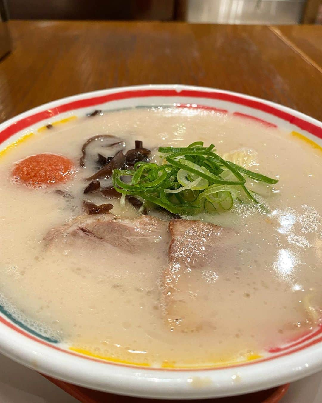 宮本侑芽のインスタグラム：「. ちょっと前だけど初#じゃんがらラーメン ！！！🍜 ラーメン一列したかったのん  今日の写真はまた明日🌼 おやすみなさい！」