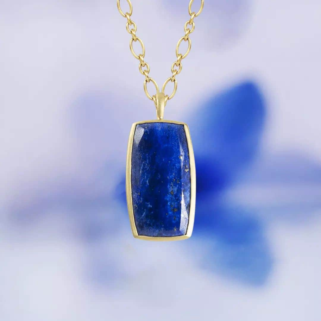 ミーアンドローのインスタグラム：「In a bath of indigo with gold inclusions, this One-of-a-Kind 12.76 carat lapis pendant embodies the wonder of the night sky…」