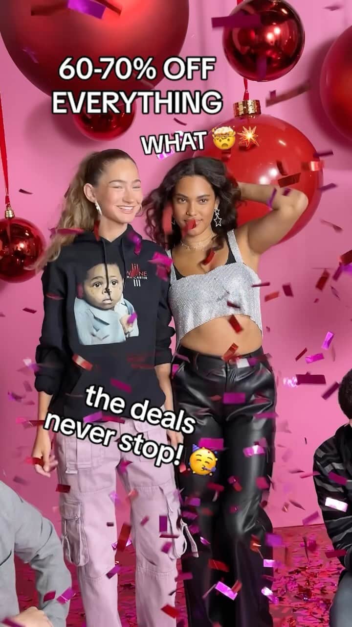 エアロポステールのインスタグラム：「Cyber Monday starts now! We couldn’t wait another day. Shop EVERYTHING 60-70% OFF or MORE, now including jeans! Plus free shipping on orders over $25. Limited time & online only. Let’s partay 🥳  #WearAero」