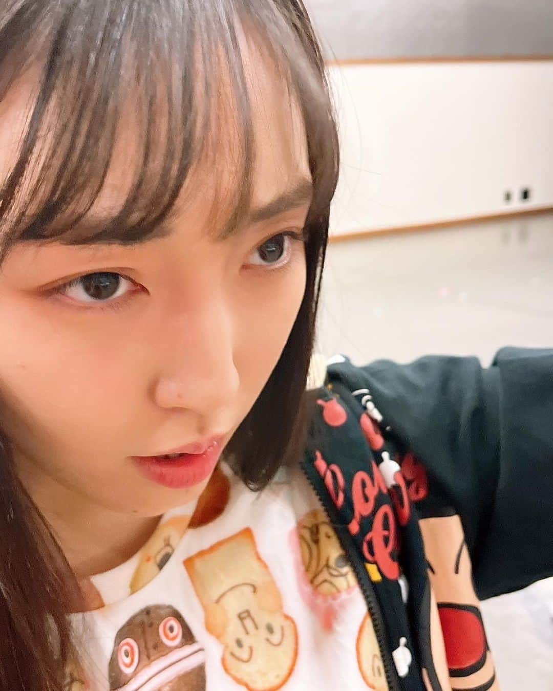モーニング娘。’19さんのインスタグラム写真 - (モーニング娘。’19Instagram)「譜久村聖モーニング娘。卒業まで あと3日🎓🌸  横浜アリーナのリハーサルが全て終了しました✨️ 明後日、横浜アリーナに立ってる想像と実感がありません…が皆さんにお会い出来るのを楽しみにしています♡  リハーサル中のふくむらまとめをお届けします📷💭  #morningmusume23 #モーニング娘 #morningmusume #モーニング娘23 #譜久村聖 #後ろにいらっしゃるのは…？♡」11月27日 0時33分 - morningmusume_official