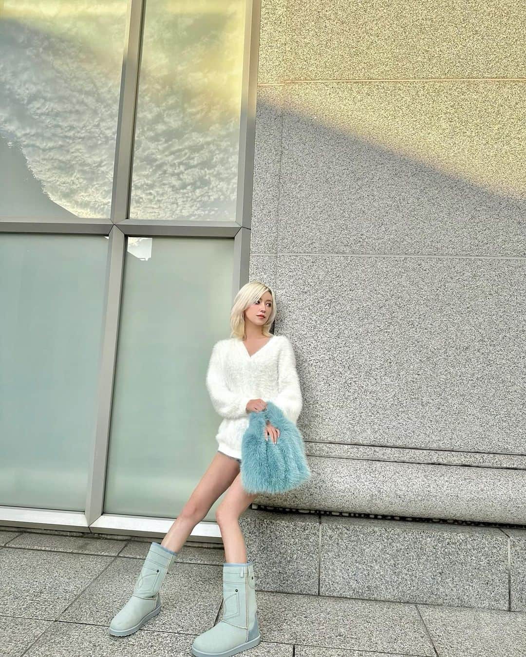 美咲あいりさんのインスタグラム写真 - (美咲あいりInstagram)「🍁 ⁡ ⁡ ⁡ ⁡ 試すたび　好きが見つかる　届くたび　好きが増えてく✨ ⁡ ⁡ ⁡ 🔸 zIpper up hooded puffer coat   25018392 🔸drop shoulder & Knit Pants Sweater   24275123 ⁡ 🔸V-neck fluffy knitwear sweater   2948240 🔸patch pocket snow boots   23897697 🔸fur bag   25111781 　 ⁡ 1～5999円まではセール価格より15%OFF 6000円以上は20%OFF♡ 利用期限：12月末まで ⁡ ⁡ Coupon codo 【 EBSJP350 】 ⁡ ⁡ ⁡ @shein_japan @sheinofficial  #SHEINGoodFinds#SHEIN冬の感謝祭#SHEINforAll #loveshein #ad #saveinstyle #神宮外苑 #イチョウ並木」11月27日 0時39分 - misakiairi