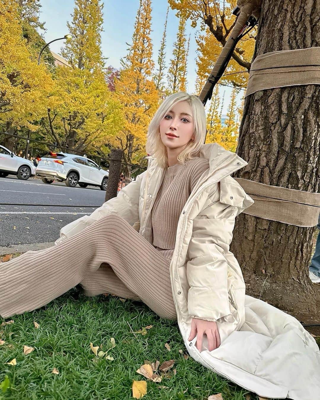 美咲あいりのインスタグラム：「🍁 ⁡ ⁡ ⁡ ⁡ 試すたび　好きが見つかる　届くたび　好きが増えてく✨ ⁡ ⁡ ⁡ 🔸 zIpper up hooded puffer coat   25018392 🔸drop shoulder & Knit Pants Sweater   24275123 ⁡ 🔸V-neck fluffy knitwear sweater   2948240 🔸patch pocket snow boots   23897697 🔸fur bag   25111781 　 ⁡ 1～5999円まではセール価格より15%OFF 6000円以上は20%OFF♡ 利用期限：12月末まで ⁡ ⁡ Coupon codo 【 EBSJP350 】 ⁡ ⁡ ⁡ @shein_japan @sheinofficial  #SHEINGoodFinds#SHEIN冬の感謝祭#SHEINforAll #loveshein #ad #saveinstyle #神宮外苑 #イチョウ並木」