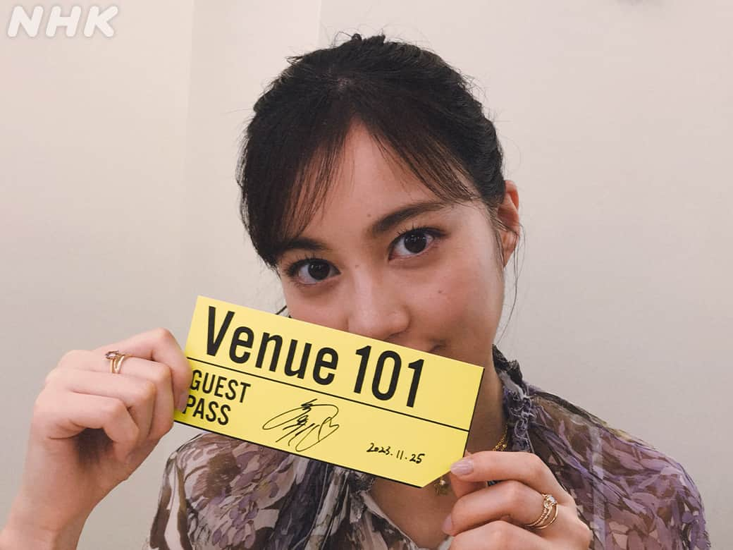 NHK「シブヤノオト」さんのインスタグラム写真 - (NHK「シブヤノオト」Instagram)「「Venue101」BACK STAGE   🎼生田絵梨花🎼   生放送当日のオフショットを公開📸 またライブしに来てくださいね🩵   #生田絵梨花 #Venue101」11月27日 18時00分 - nhk_venue101