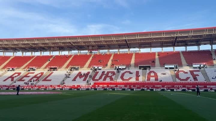 マラガCFのインスタグラム：「¡Estamos listos para el #RealMurciaMálaga! 💙  Con todo, equipo 🔥」