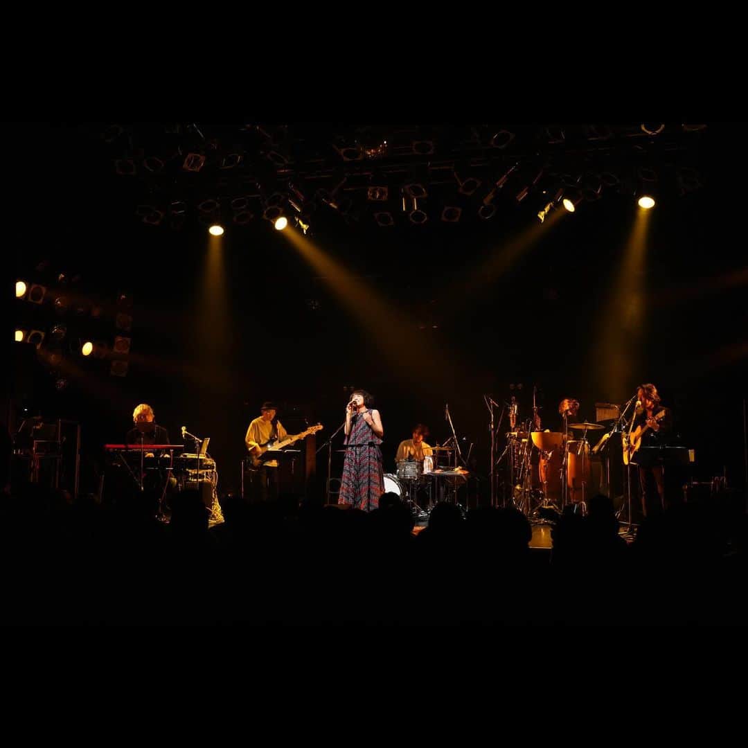 奥井亜紀のインスタグラム：「年に1度のバンドライブ ご来場感謝🥰  ただいまアーカイブ配信中  11月25日土曜日「Singer Song Walker」  🎶 #西本明 #宮脇てつや #中鉢俊哉 #相川雄太 #中北裕子  💄#吉田友美」