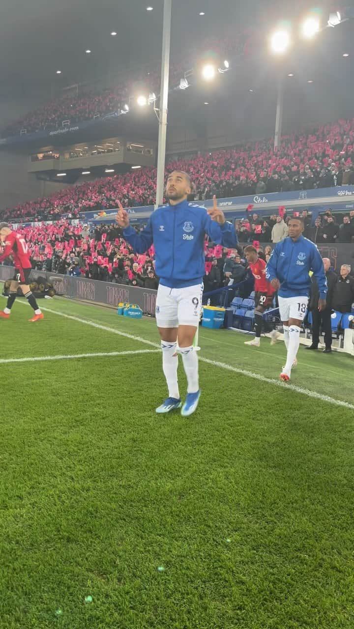 エヴァートンFCのインスタグラム：「COYB!」