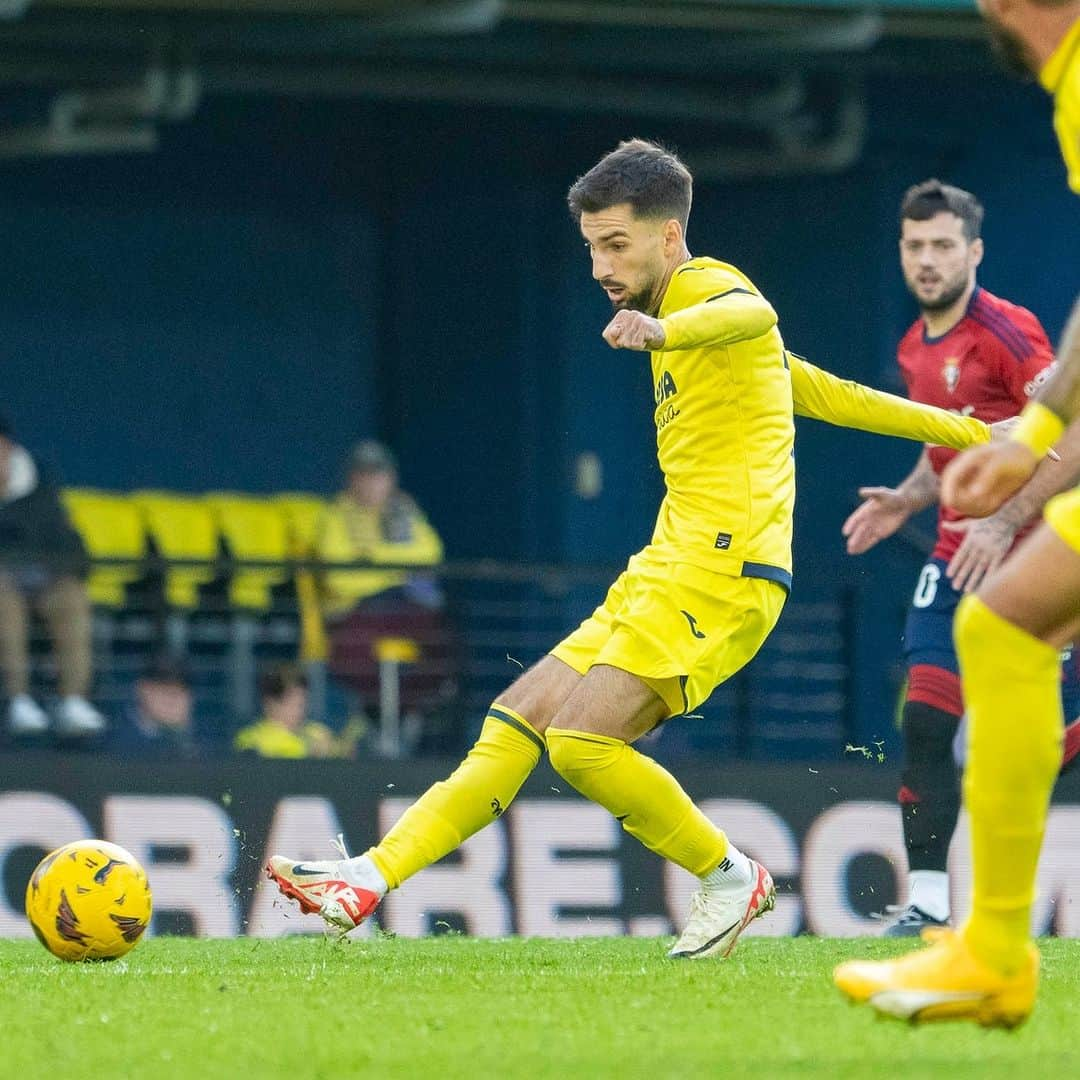 ビジャレアルCFのインスタグラム：「El genio 🧞 que siempre las pone con música 🎶  Una nueva asistencia de Álex Baena ✔  #VillarrealOsasuna」