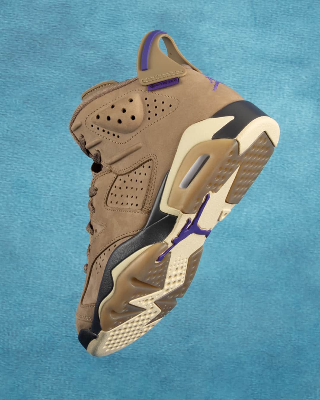 Foot Lockerのインスタグラム：「Built to withstand it all 🔥   This Jordan Retro 6 'Gore-Tex' is coming to Foot Locker in women's sizing on 11/29!  Reserve your pair now in the Foot Locker app.」