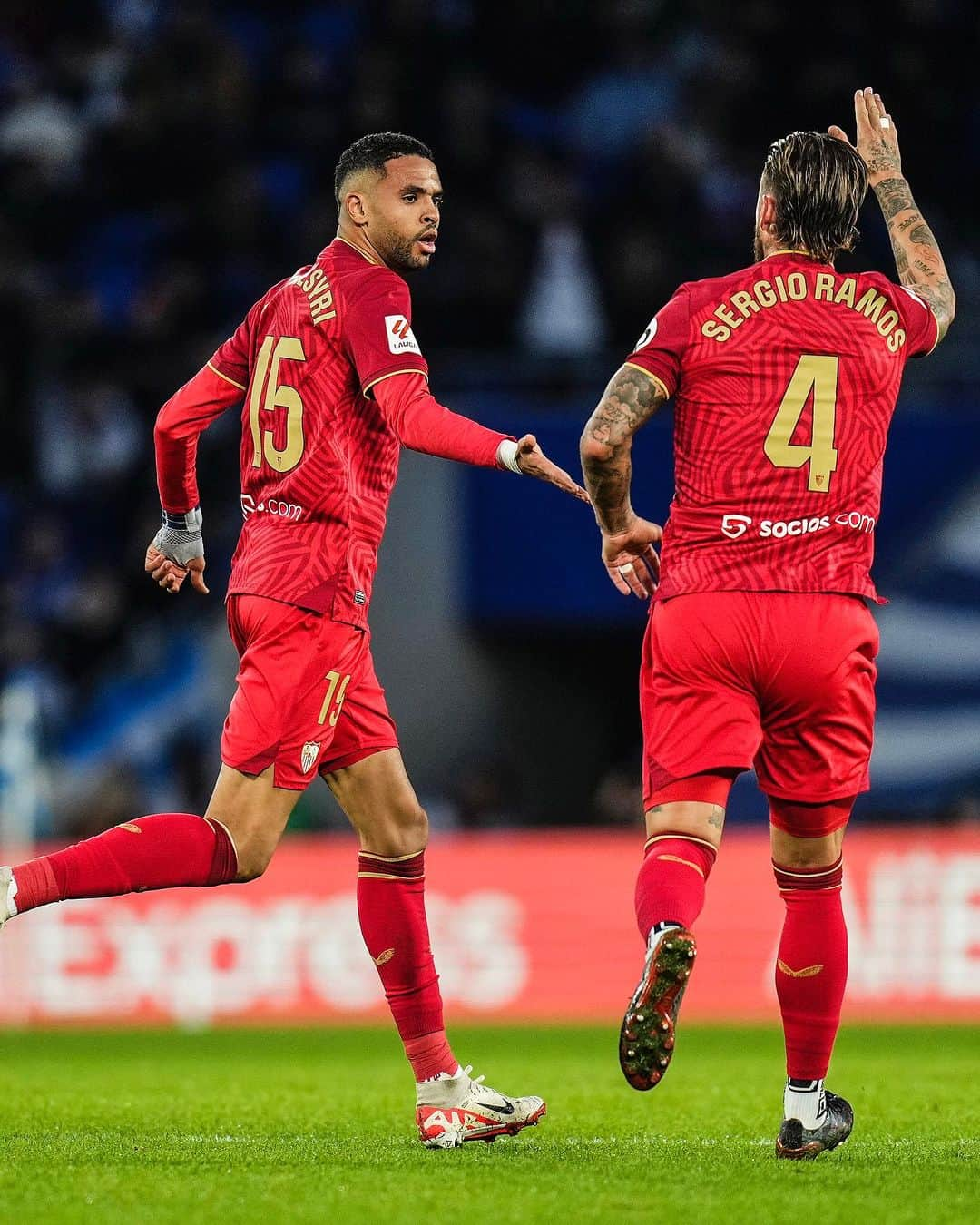 セビージャFCさんのインスタグラム写真 - (セビージャFCInstagram)「¡En-Nesyri recorta distancias! (2-1) ⚽️🇲🇦   #RealSociedadSevillaFC」11月27日 1時40分 - sevillafc