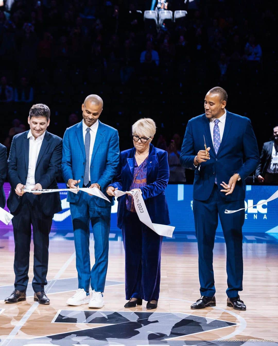 トニー・パーカーさんのインスタグラム写真 - (トニー・パーカーInstagram)「Inauguration de la @ldlc_arena 💪🏽 An unforgettable evening 🏀 The best is yet to come! #ldlcasvel #ldlcarena」11月27日 1時41分 - _tonyparker09