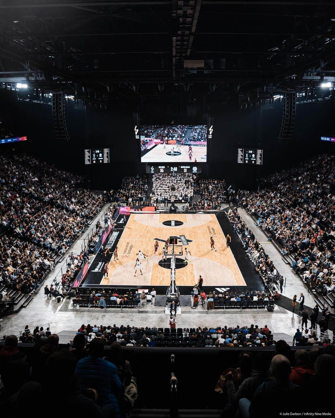 トニー・パーカーさんのインスタグラム写真 - (トニー・パーカーInstagram)「Inauguration de la @ldlc_arena 💪🏽 An unforgettable evening 🏀 The best is yet to come! #ldlcasvel #ldlcarena」11月27日 1時41分 - _tonyparker09