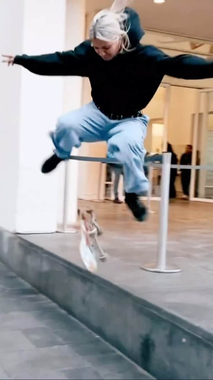 MACBA LIFEのインスタグラム