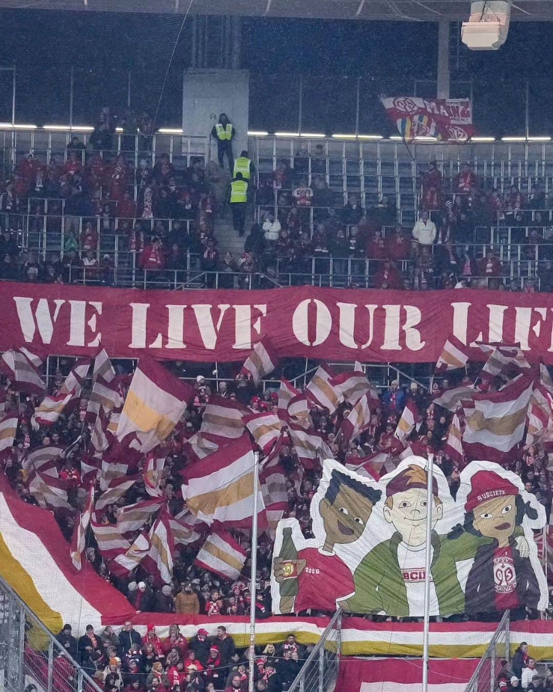 ブンデスリーガさんのインスタグラム写真 - (ブンデスリーガInstagram)「@1FSVMainz05 fans got creative during the #Bundesliga recess 🎨  #Bundesliga | #MD12 | #TSGM05」11月27日 1時52分 - bundesliga