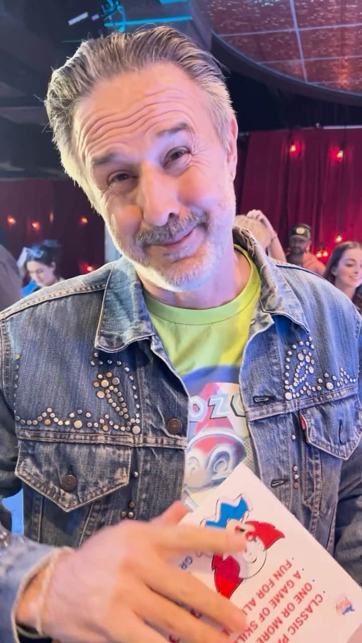 デヴィッド・アークエットのインスタグラム：「The vibe is right, the game is set, they are ready to go! 💥 @ColbieCaillat and @DavidArquette’s #Barmageddon showdown is MONDAY at 11/10c on @USANetwork!」