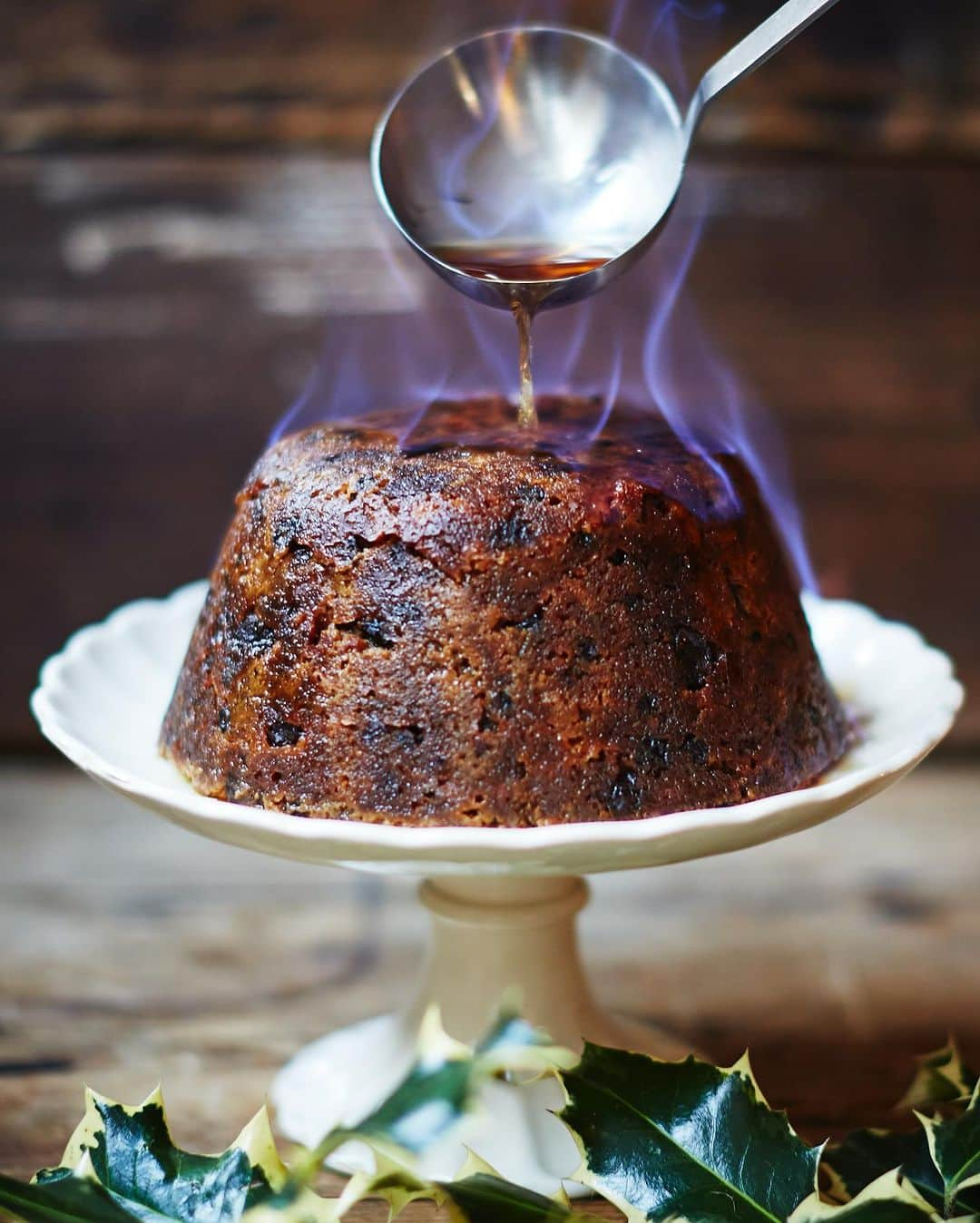 ジェイミー・オリヴァーさんのインスタグラム写真 - (ジェイミー・オリヴァーInstagram)「Today is traditionally the day to get your Christmas pudding all stirred up and sorted and is known as #StirUpSunday ! What I love is that it's a centuries-old tradition where families would gather around and 'stir' their homemade Christmas pudding the last Sunday before Advent. How lovely is that !! And if you're after a recipe this one is based on my dear Nan’s beautiful pudding recipe ❤️ Link in my bio for this beauty and don't forget to read the tips under the recipe on how to best store your pud x x」11月27日 1時57分 - jamieoliver