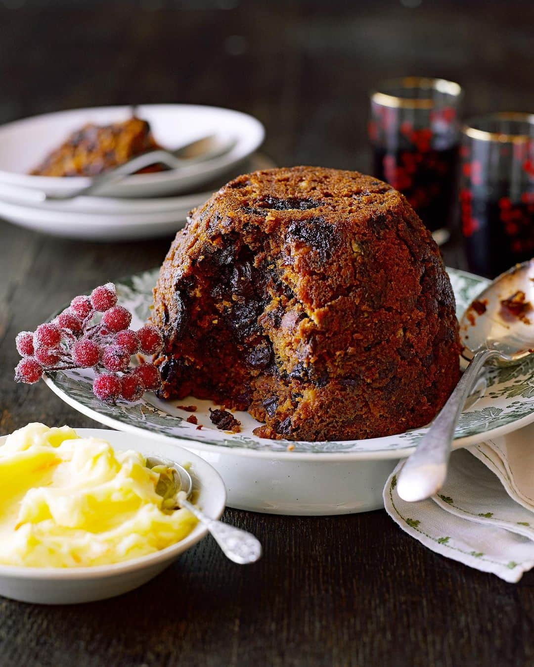 ジェイミー・オリヴァーさんのインスタグラム写真 - (ジェイミー・オリヴァーInstagram)「Today is traditionally the day to get your Christmas pudding all stirred up and sorted and is known as #StirUpSunday ! What I love is that it's a centuries-old tradition where families would gather around and 'stir' their homemade Christmas pudding the last Sunday before Advent. How lovely is that !! And if you're after a recipe this one is based on my dear Nan’s beautiful pudding recipe ❤️ Link in my bio for this beauty and don't forget to read the tips under the recipe on how to best store your pud x x」11月27日 1時57分 - jamieoliver