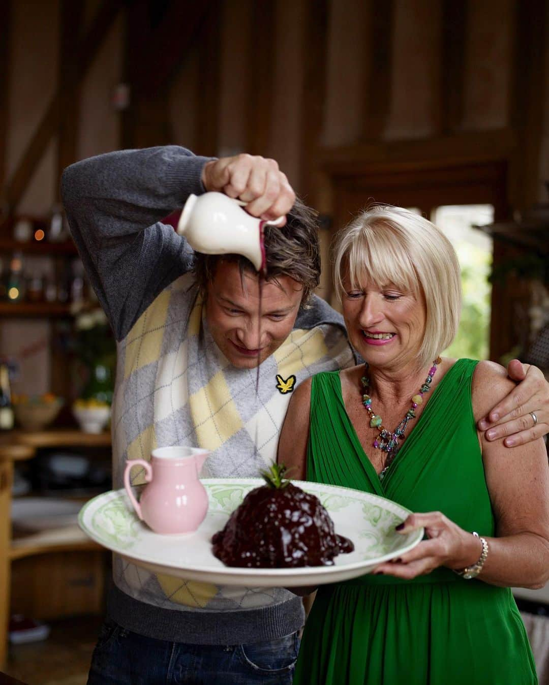 ジェイミー・オリヴァーさんのインスタグラム写真 - (ジェイミー・オリヴァーInstagram)「Today is traditionally the day to get your Christmas pudding all stirred up and sorted and is known as #StirUpSunday ! What I love is that it's a centuries-old tradition where families would gather around and 'stir' their homemade Christmas pudding the last Sunday before Advent. How lovely is that !! And if you're after a recipe this one is based on my dear Nan’s beautiful pudding recipe ❤️ Link in my bio for this beauty and don't forget to read the tips under the recipe on how to best store your pud x x」11月27日 1時57分 - jamieoliver