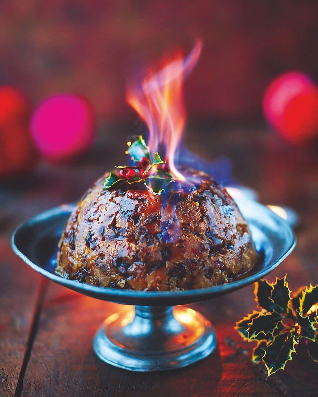 ジェイミー・オリヴァーさんのインスタグラム写真 - (ジェイミー・オリヴァーInstagram)「Today is traditionally the day to get your Christmas pudding all stirred up and sorted and is known as #StirUpSunday ! What I love is that it's a centuries-old tradition where families would gather around and 'stir' their homemade Christmas pudding the last Sunday before Advent. How lovely is that !! And if you're after a recipe this one is based on my dear Nan’s beautiful pudding recipe ❤️ Link in my bio for this beauty and don't forget to read the tips under the recipe on how to best store your pud x x」11月27日 1時57分 - jamieoliver