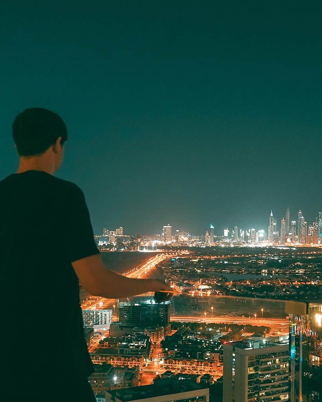 シン・コールさんのインスタグラム写真 - (シン・コールInstagram)「Good to be back in Dubai! 😀 Playing Penthouse tonight at Five Palm Jumeirah! 🌆🌴 #dubai #fivepalmjumeirah #jumeirah #burjkhalifa #uae #f1 #formula1」11月27日 2時10分 - syncole