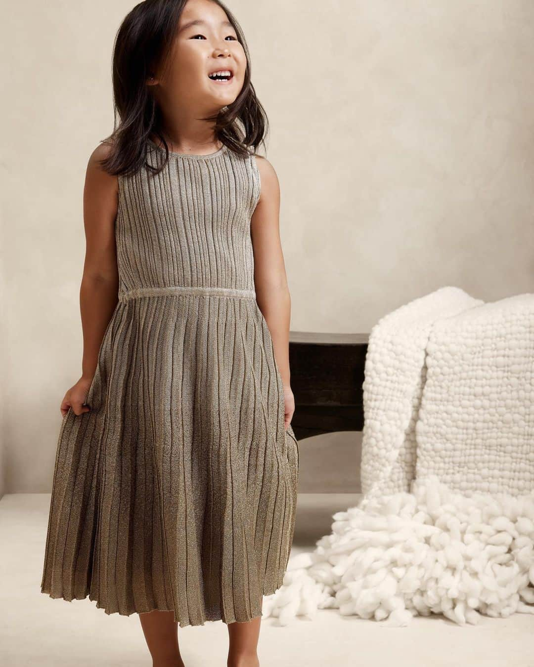 Banana Republic さんのインスタグラム写真 - (Banana Republic Instagram)「From playful styles to warm accessories and matching sets, our Holiday Collection for your mini me is here. Link in bio to shop #BRBaby.」11月27日 2時14分 - bananarepublic