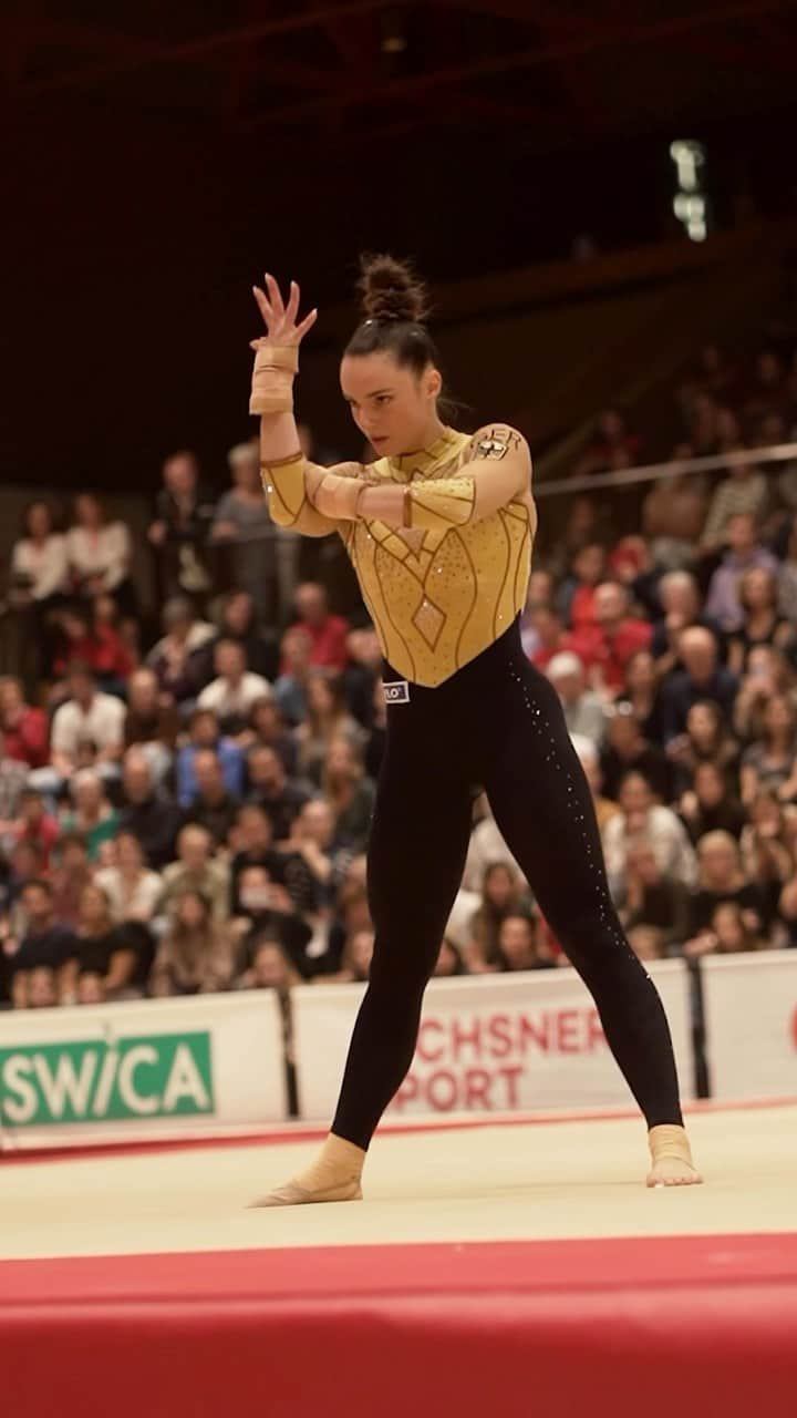 ポーリーヌ・シェーファーのインスタグラム：「Excited to be back in business 🤸🏽‍♀️ Let’s flip, twist, and dance our way through this incredible journey together! 💪  Video: @clement_gillieron_  #training #backtotraining #gym #gymnastics」