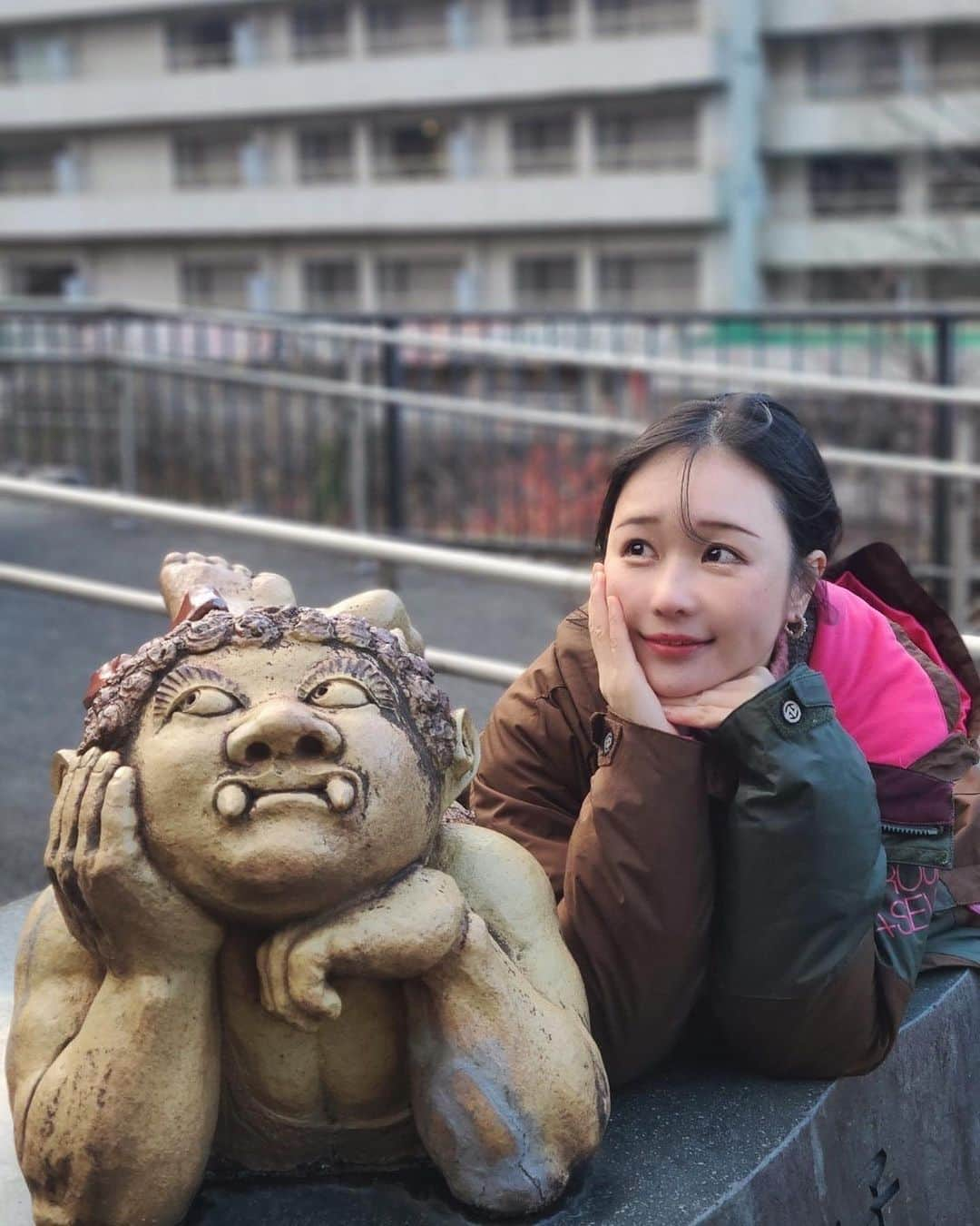 茜さやのインスタグラム：「茜さやといく鬼怒川温泉♨️ とっても楽しかった〜！  温泉にSLに紅葉にかわいい苺の電車にユニークなモニュメントたち…！  はっぴーが盛りだくさんの鬼怒川温泉♨️✨ とっても落ち着く温泉地🍁  泊まったお宿についてもまた載せるね✨  #鬼怒川温泉 #鬼怒川 #鬼怒川温泉駅　#SL #鬼　#苺　#苺電車 #温泉　#hotspring #hotsprings #kinugawa #kinugawaonsen」