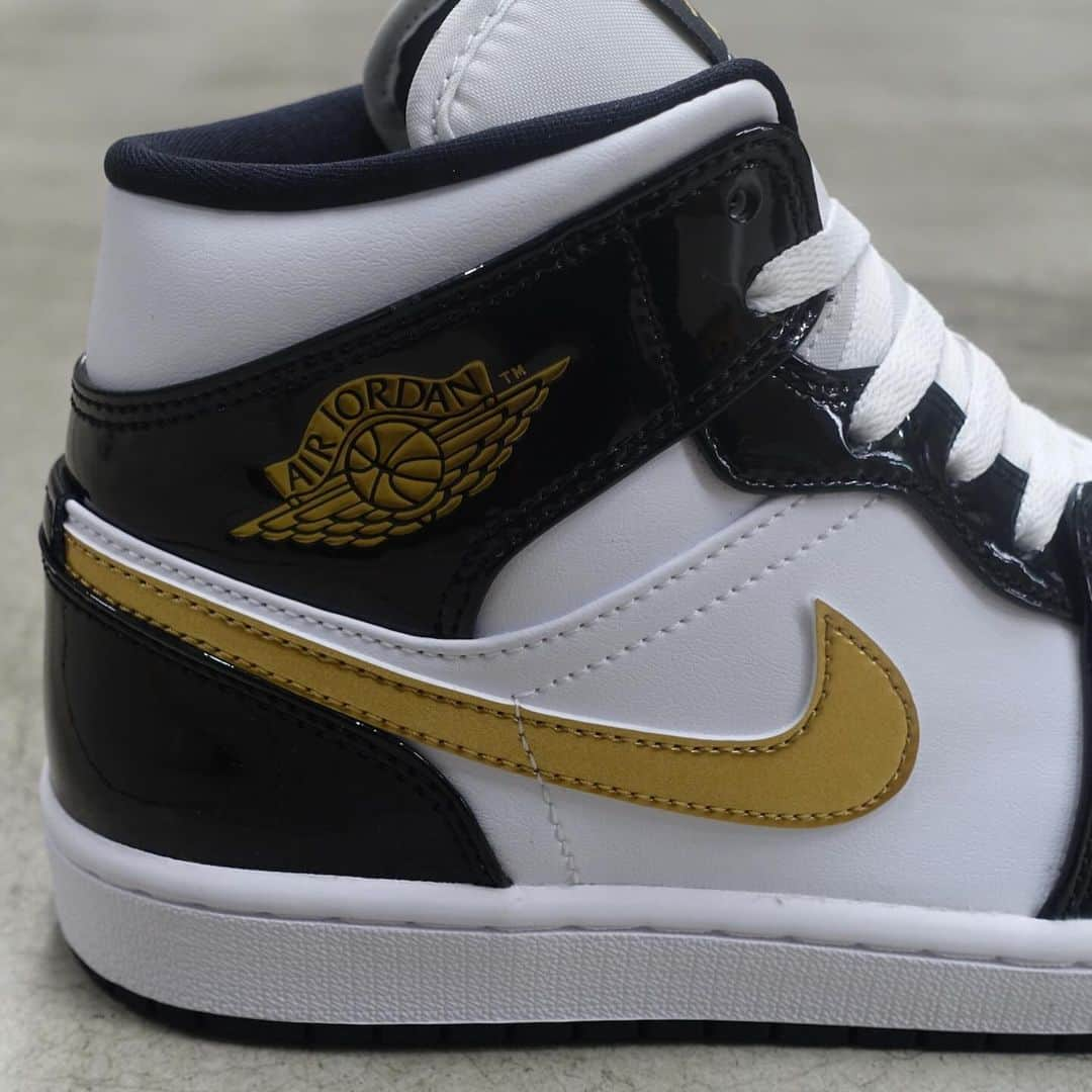 ミタスニーカーズさんのインスタグラム写真 - (ミタスニーカーズInstagram)「JORDAN BRAND AIR JORDAN 1 MID SE “BLACK METALLIC GOLD” “MICHAEL JORDAN”」11月27日 2時24分 - mitasneakers