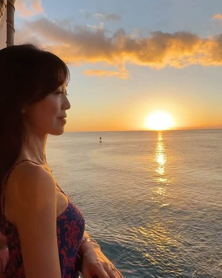 ImotoEtsuyo のインスタグラム：「#ハワイ では 久しぶりに船に乗りました。 ・ ・ #サンセット  #hawaii  #sunset  #honolulu  #旅行  @tabi_jyo」