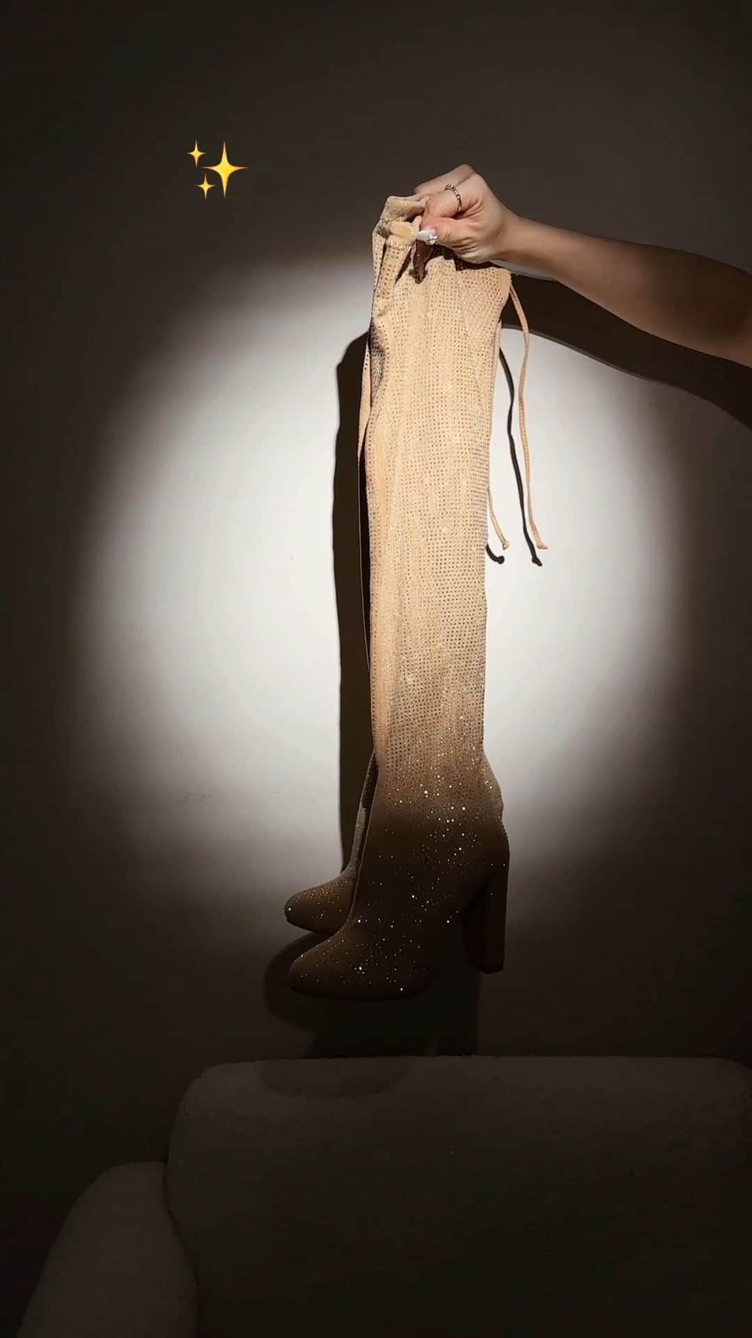 SHEINのインスタグラム：「Steal the spotlight in @cuccoofootwear thigh-highs that could light up the darkest night ✨👢✨  🔎21205441  #SHEIN #SHEINforAll #SHEINstyle #fashion #chic」