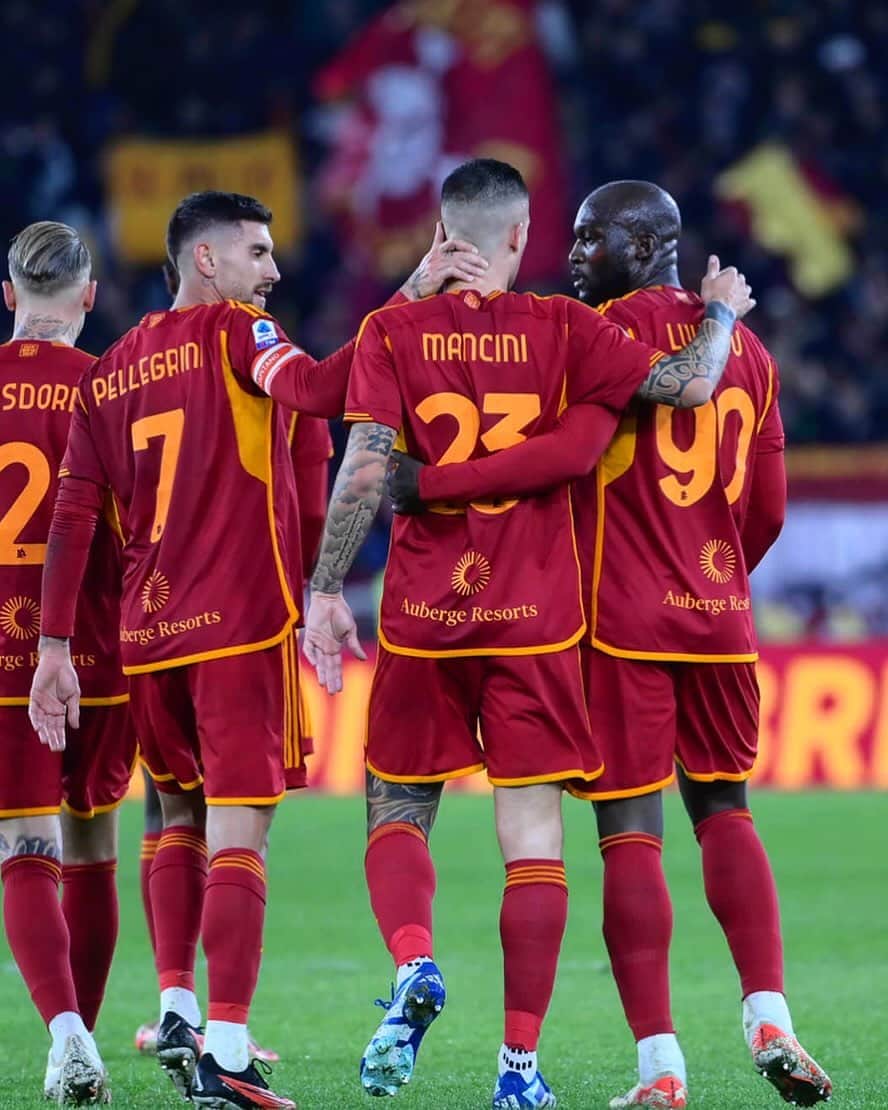 のインスタグラム：「We’re one up at the break!  #ASRoma #RomaUdinese」