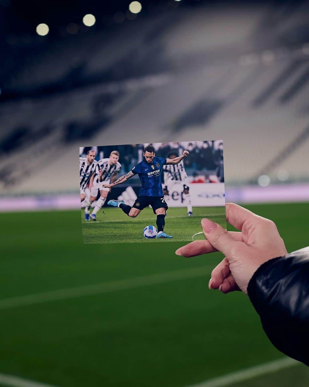 のインスタグラム：「Looking back at some magic memories 🔙📸🖤💙   #Inter #ForzaInter #JuventusInter」