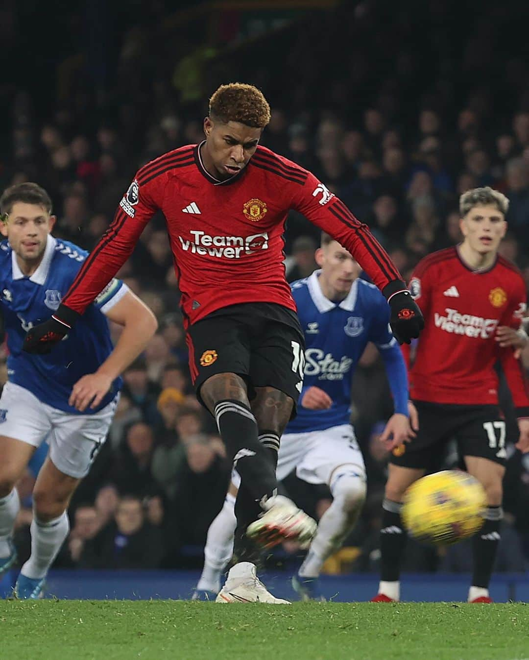 マンチェスター・ユナイテッドのインスタグラム：「Marcus makes no mistake from the spot! 😎🎯  #MUFC #ManUtd #Rashford #PremierLeague」